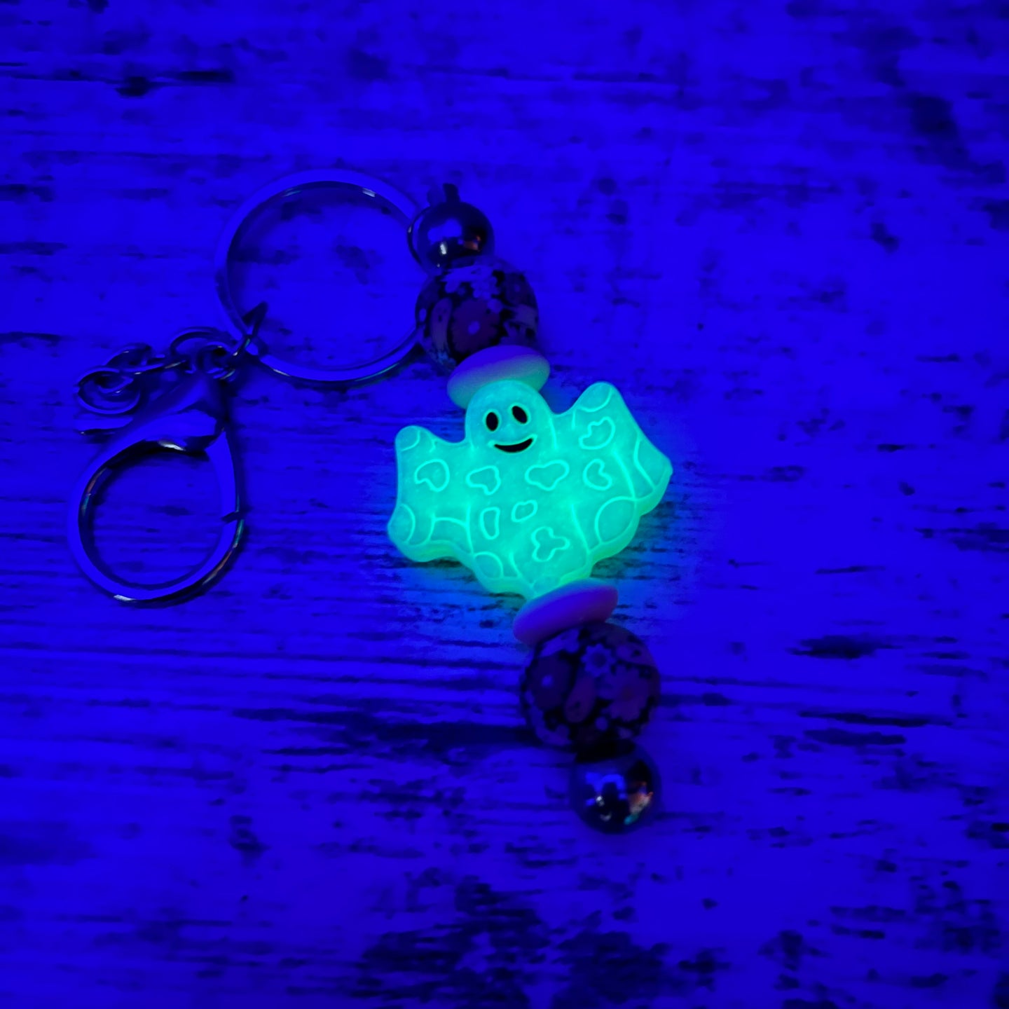 Glow In The Dark Ghost Garden Silver Keychain Bar